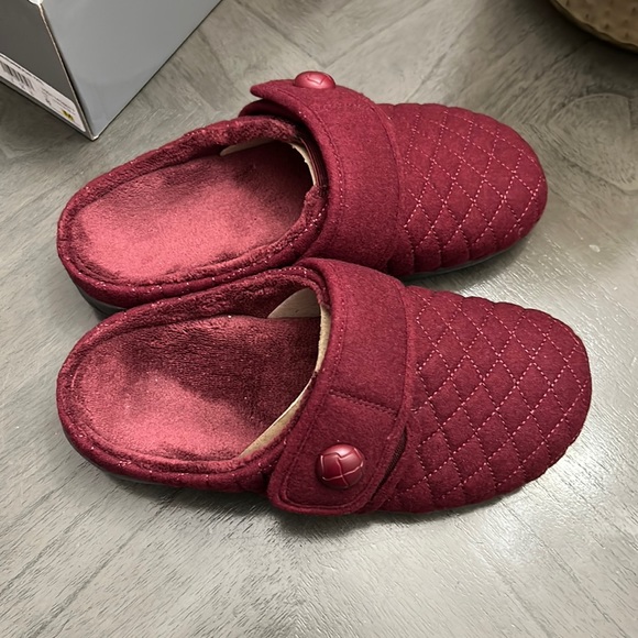 Vionic Carlin Flannel Wine - Picture 7 of 14